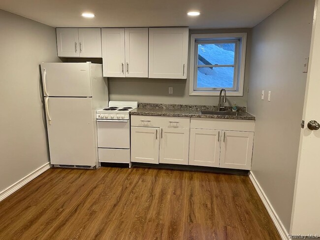 Photo - 1941 New Hackensack Rd Unit L