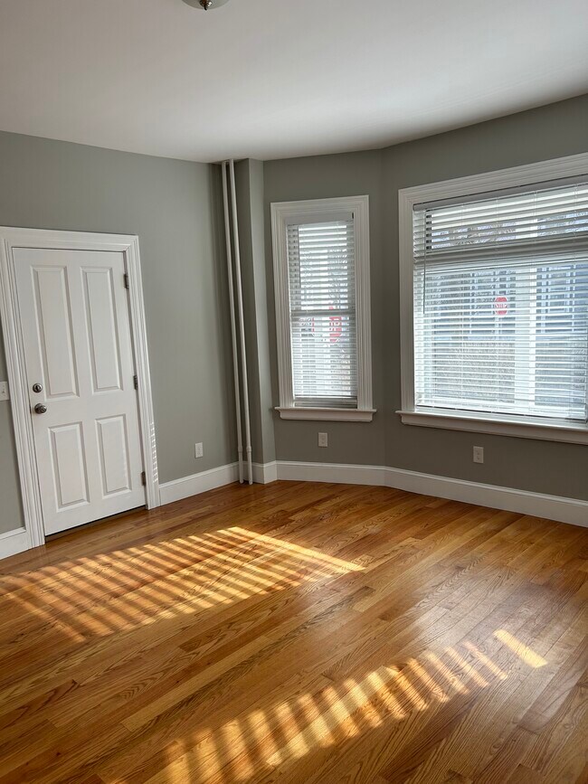 Living Room - 34 Channing St Unit 1