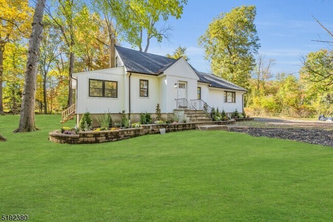 Photo - 1153 Plainfield Ave