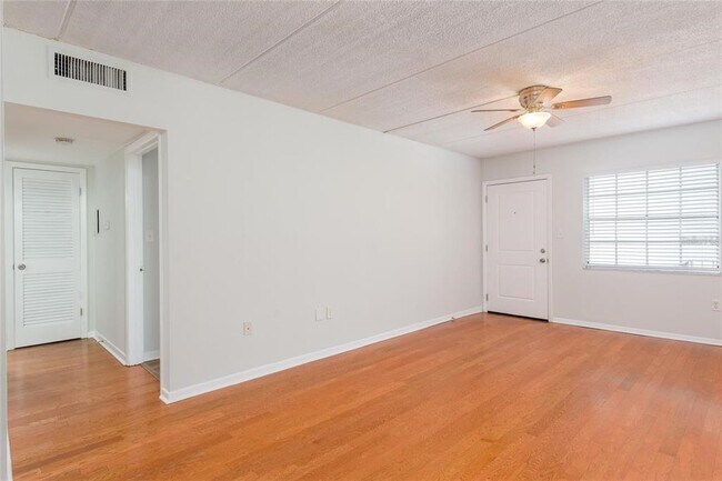 Photo - 3211 W De Leon St Apartment Unit 2