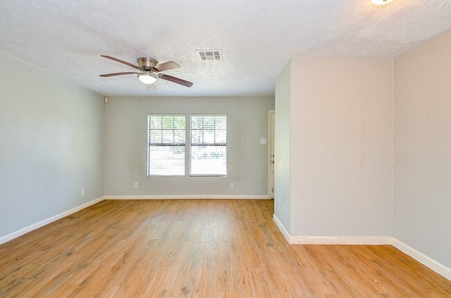 Photo - 5405 Southlea St