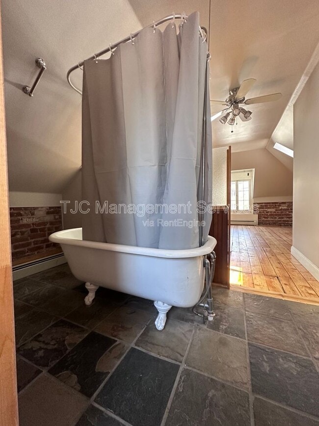 Photo - 1565 N Race St