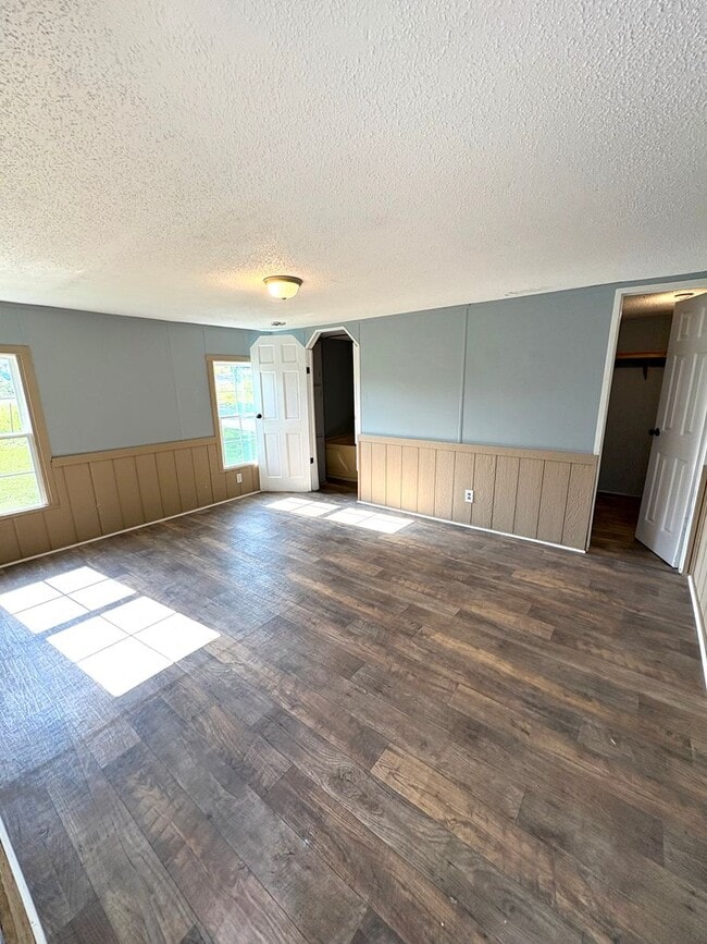 Photo - Peaceful 3BR - 2BR In Tompkinsville!