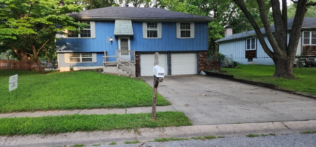 Building Photo - 1605 SE Stratford St Rental