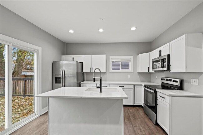 Photo - 201 N Gray St