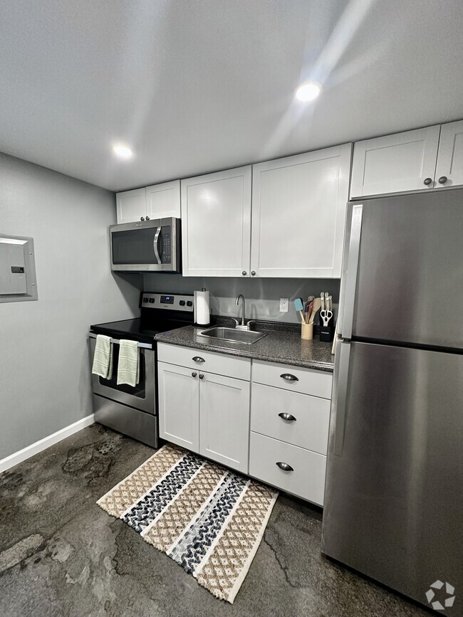 Building Photo - 6 Flat Rock Rd Unit Studio D Rental