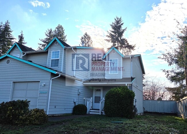 Building Photo - Check Out This Completely Remolded 3 Bedroom, 2.5 Bath Townhome!