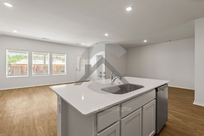 Photo - 110 E Sunbelt Ct