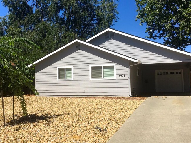 Cute and Cozy Updated 3 bedroom Home - Cute and Cozy Updated 3 bedroom Home