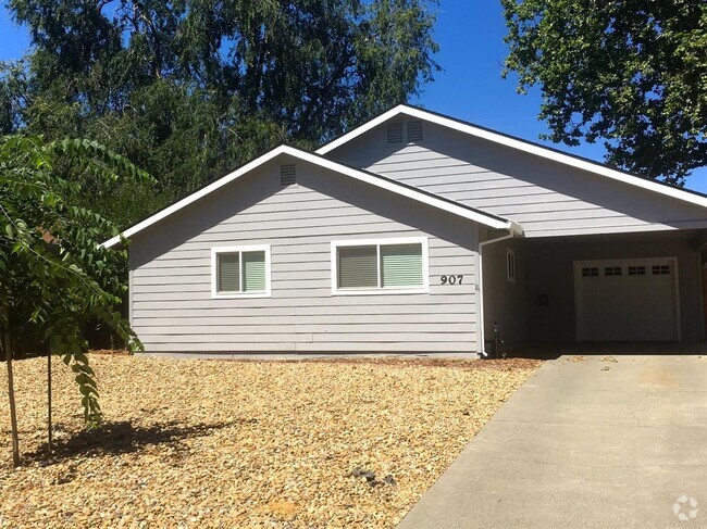 Building Photo - Cute and Cozy Updated 3 bedroom Home