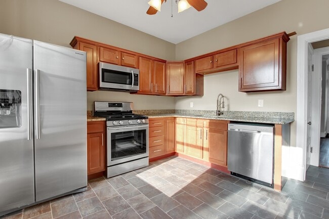 Building Photo - 804 Oak Hill Ave Unit A