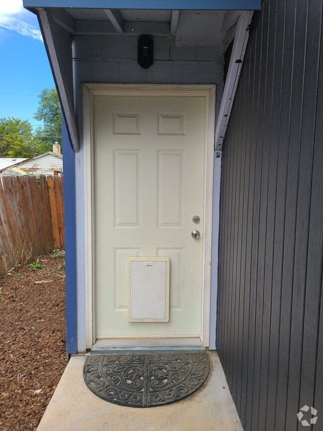 Building Photo - 500 1/2 Defoe St Rental