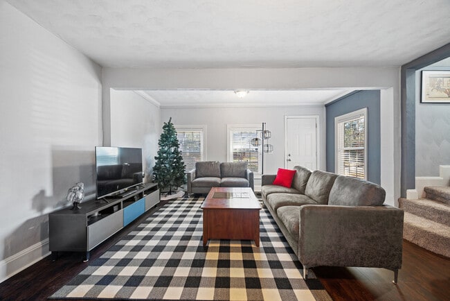 Photo - 3221 Locust Ave