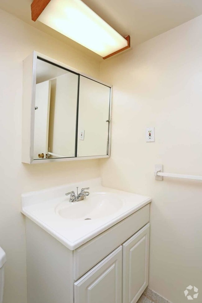 Baño principal - Greenbriar Club Apartments