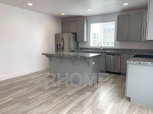 Photo - 1824 W Torlundy Dr