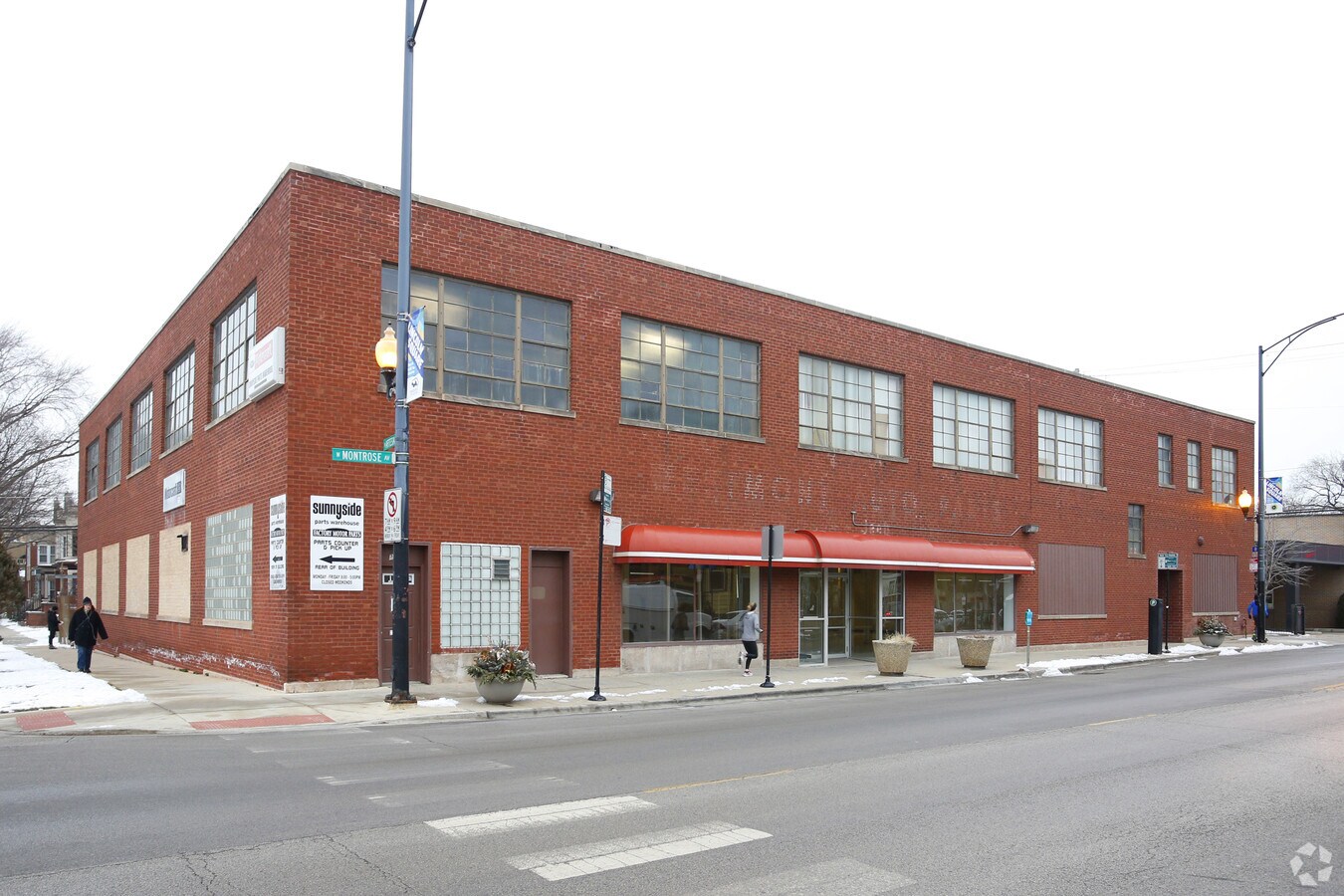 Photo - 2416-2424 W Montrose Ave Apartamentos