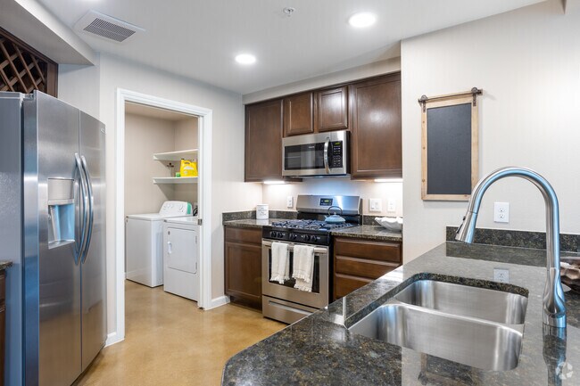 1HAB, 1BA - 941&nbsp;ft² - Bridge at Heritage Woods