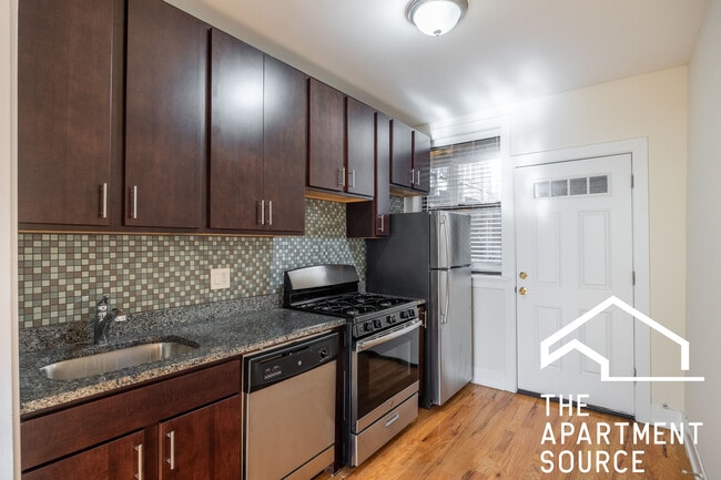 Photo - 3904 N Janssen Ave Unit 2