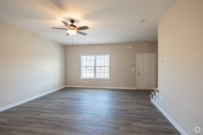 3BR, 2,5BA - 1.480SF - Sala de estar - Greystone Townhomes