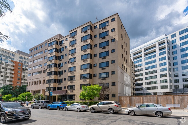 2141 I St NW - The President Condo