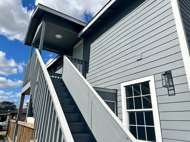 Building Photo - 7212 Corpus Christi St Unit B