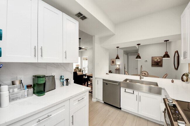 Photo - 2001 Bering Dr Unit 8J