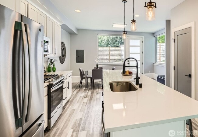 Photo - Spacious end-unit 3 bed townhome near Seat...