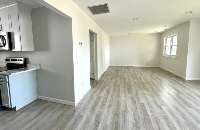 Photo - 171 Clark St Unit D