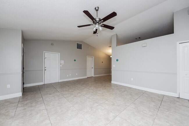 Photo - 310 Medina Ct