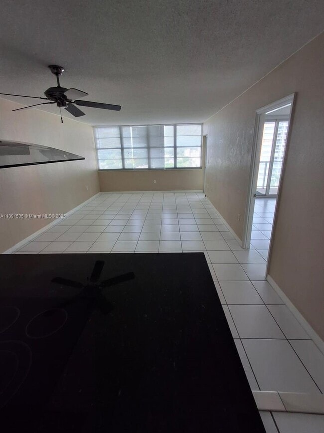 Photo - 1351 NE Miami Gardens Dr Unidad 901E