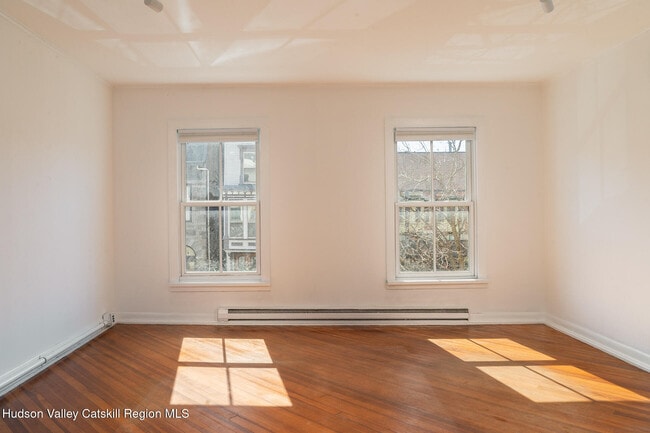 Photo - 430 Warren St