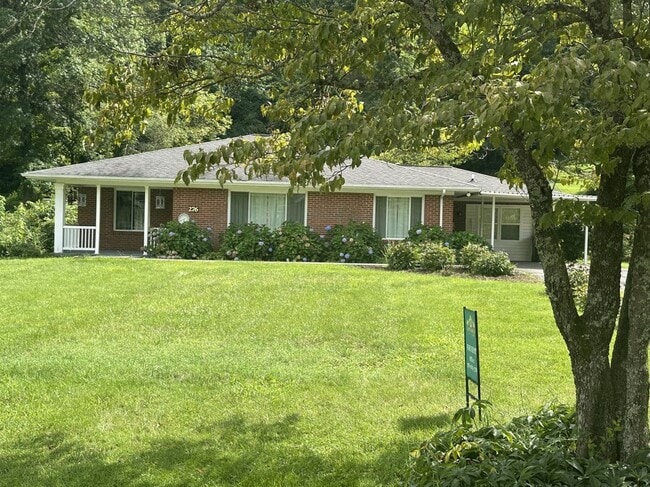 Building Photo - 276 Meadow Dr Rental