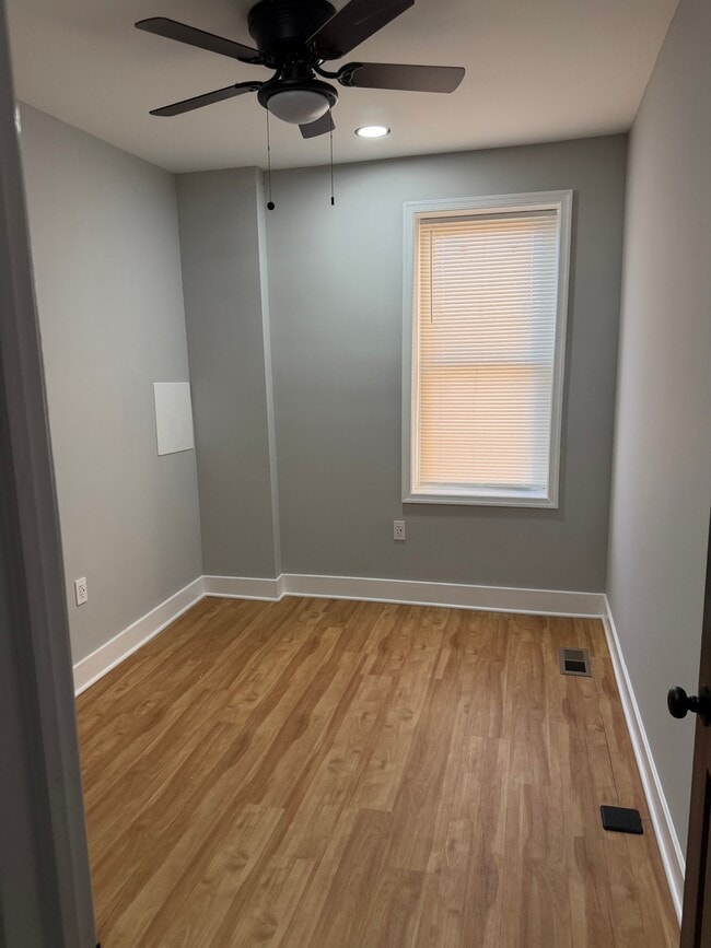 Photo - 1628 Benhill Ave