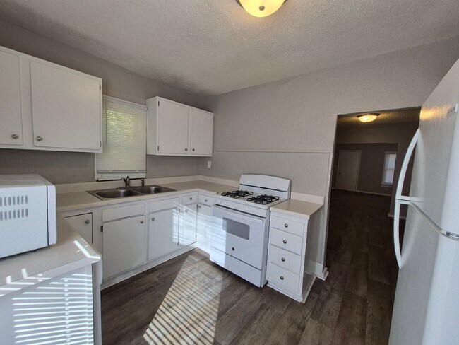 Photo - 2 bedroom, 1 bathroom home on large corner...