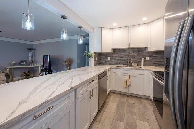 Building Photo - 922 Flanders Dr Unit T Rental