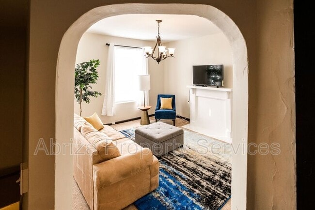 Building Photo - 2153 Stansbury St Unit 2F