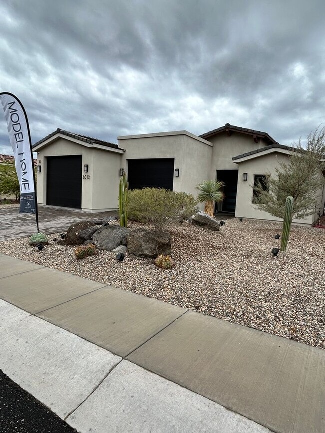 Building Photo - Beautiful Furnished Pool Home!