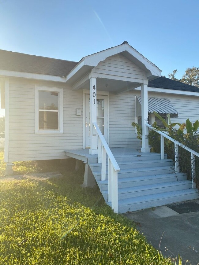 Building Photo - 2 Bed/1 Bath House