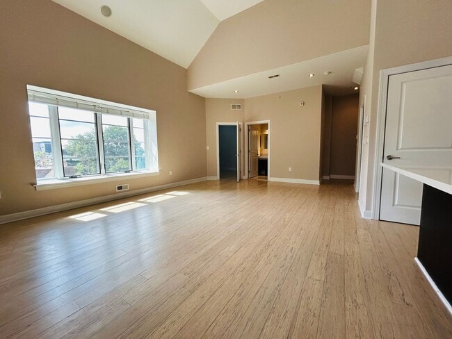 Photo - 4525 Fleming St