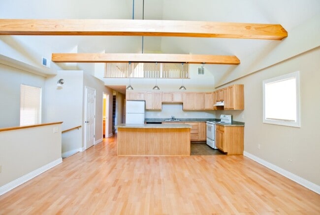 Photo - 3255 N Oakland Ave