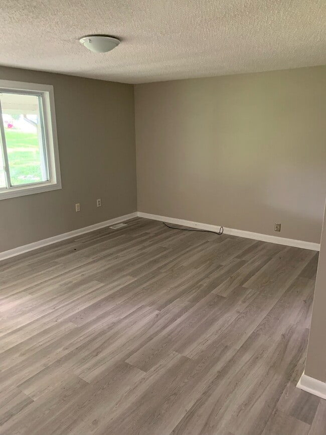 Building Photo - 537 Norwood Dr Unit 2