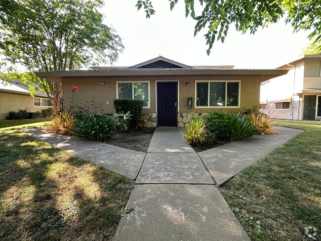 Building Photo - Charming 2-Bedroom Condo in Rancho Cordova!