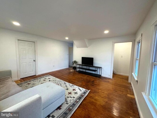 Photo - 102 Montgomery Ave Unidad A