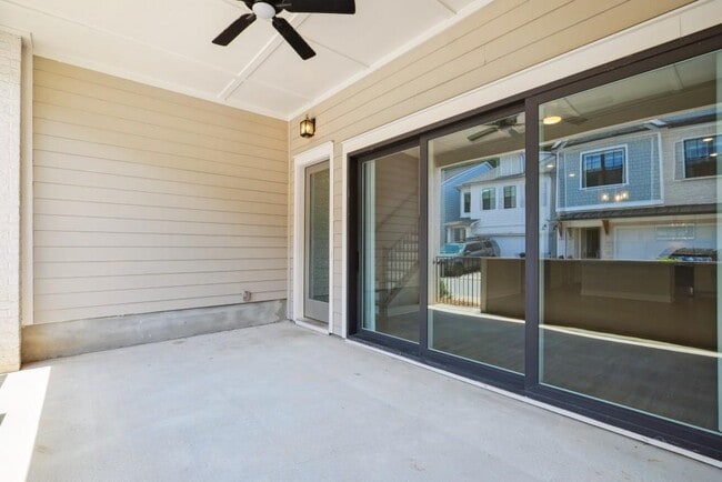 Photo - 704 Stickley Oak Way