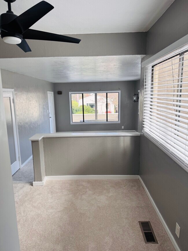 Photo - 1016 Bayview Ave Unit A