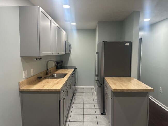 1081 S Broadway Unidad 102