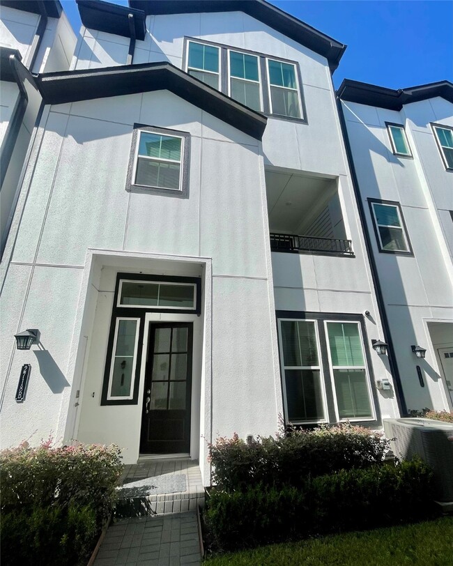 Building Photo - 2718 Grand Fountains Dr Unit B
