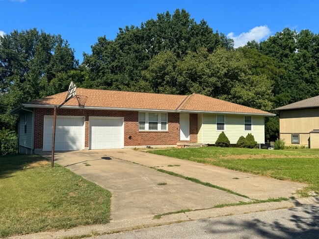 Building Photo - 125 SE 240th Rd
