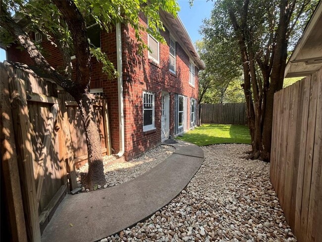 Photo - 106 E 38th St Townhome