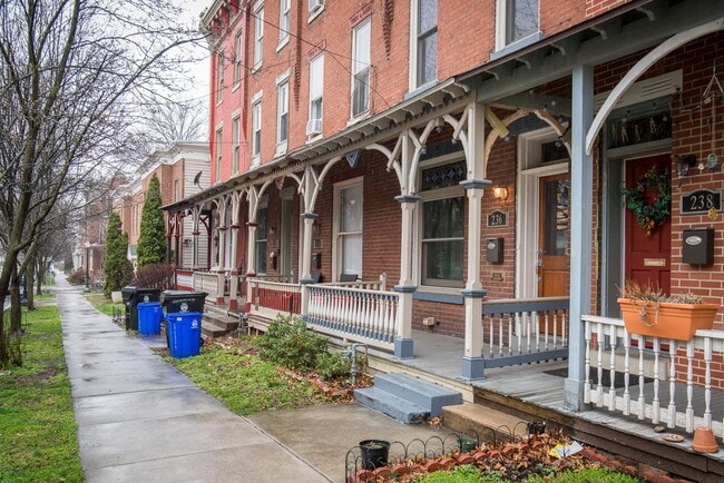 Beautiful 3 bed 3 bath on Muench St - Beautiful 3 bed 3 bath on Muench St House